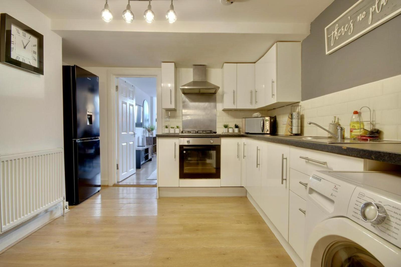 Southsea Getaway Apartment With Pool Table And Hot Tub Portsmouth Buitenkant foto